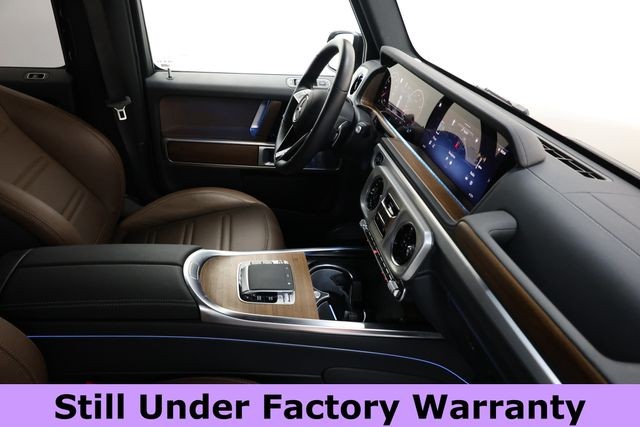 Mercedes-Benz G-Class Vehicle Image 15