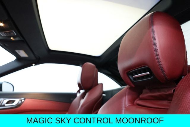 Mercedes-Benz SL-Class Vehicle Image 19