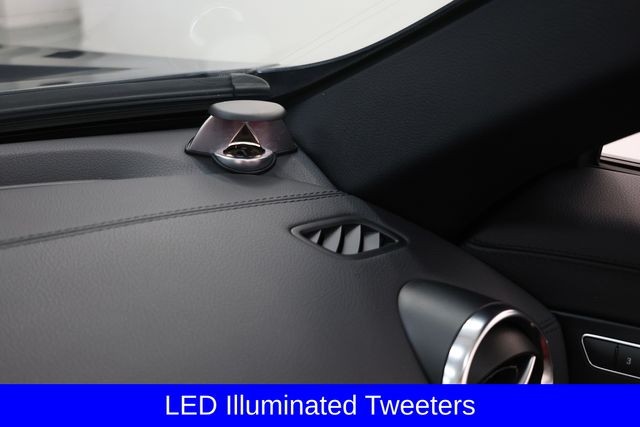 Mercedes-Benz SL-Class Vehicle Image 33