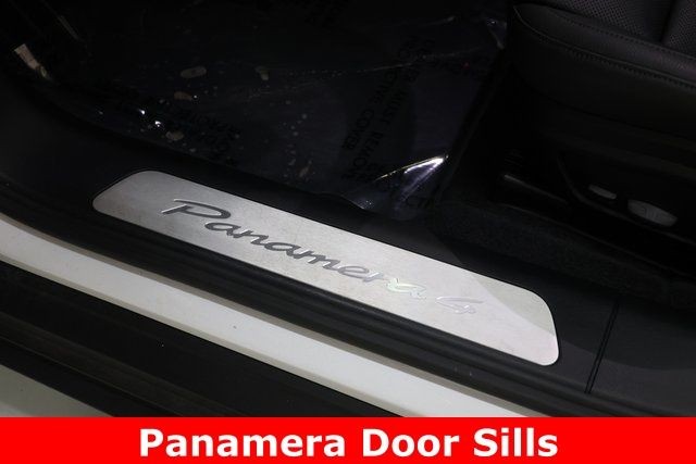 Porsche Panamera Vehicle Image 31