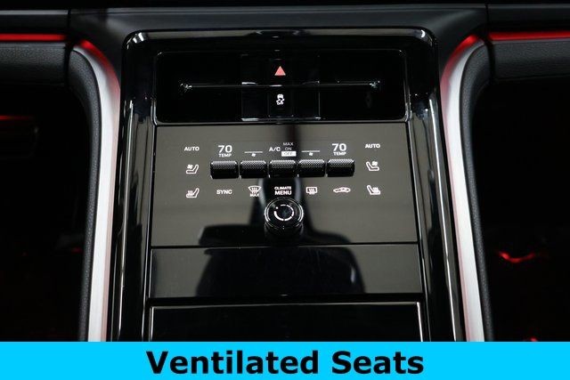 Porsche Panamera Vehicle Image 35