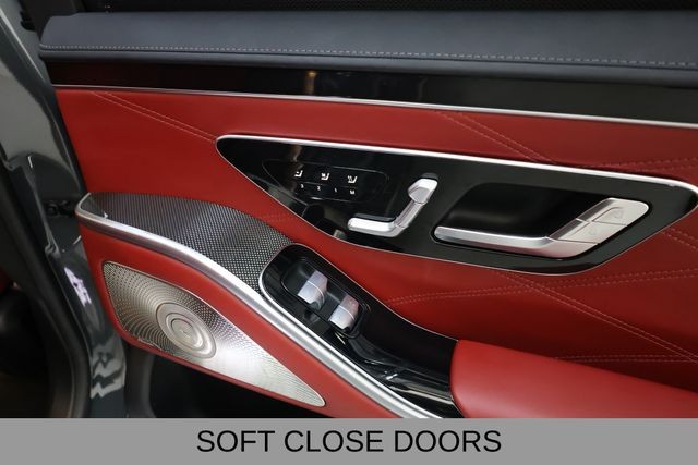 Mercedes-Benz S-Class Vehicle Image 44