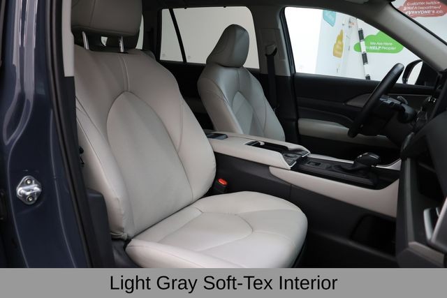 Toyota Grand Highlander Vehicle Image 13
