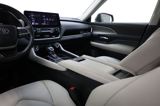 Toyota Grand Highlander Vehicle Image 14