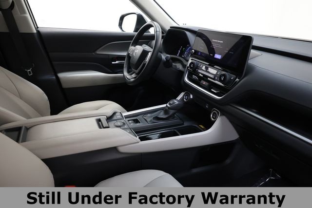 Toyota Grand Highlander Vehicle Image 15