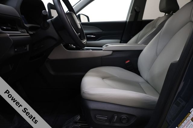 Toyota Grand Highlander Vehicle Image 25