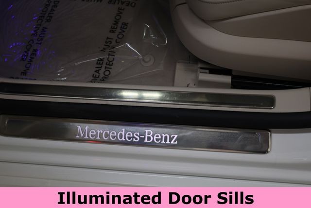 Mercedes-Benz S-Class Vehicle Image 32