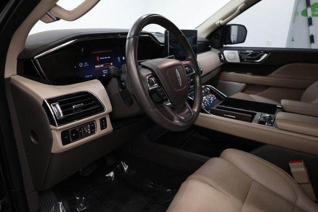 Lincoln Navigator Vehicle Image 08