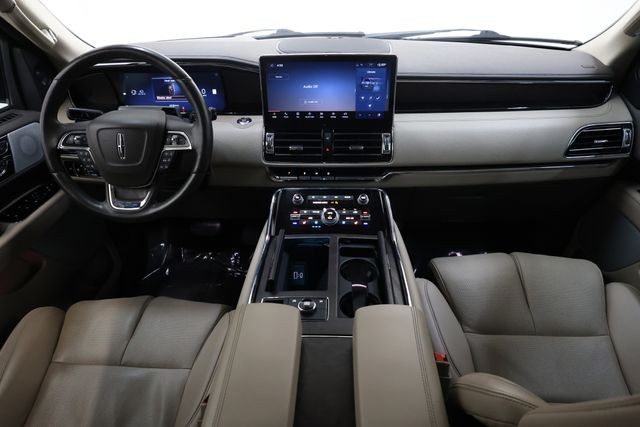 Lincoln Navigator Vehicle Image 09
