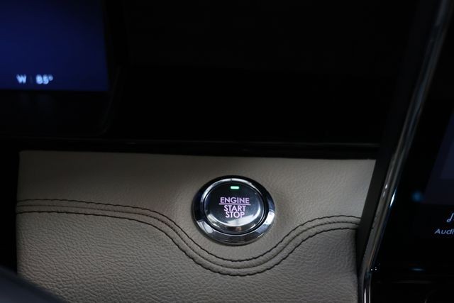 Lincoln Navigator Vehicle Image 21