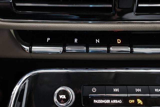 Lincoln Navigator Vehicle Image 22