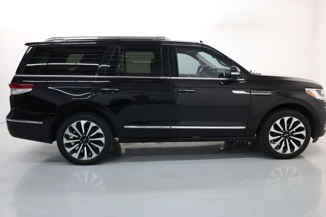 Lincoln Navigator Vehicle Image 23