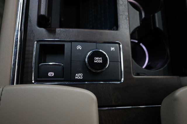 Lincoln Navigator Vehicle Image 24