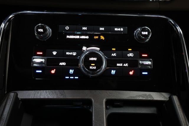 Lincoln Navigator Vehicle Image 32