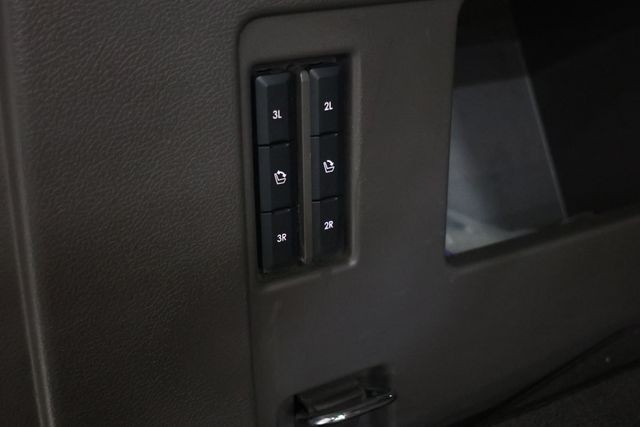 Lincoln Navigator Vehicle Image 35