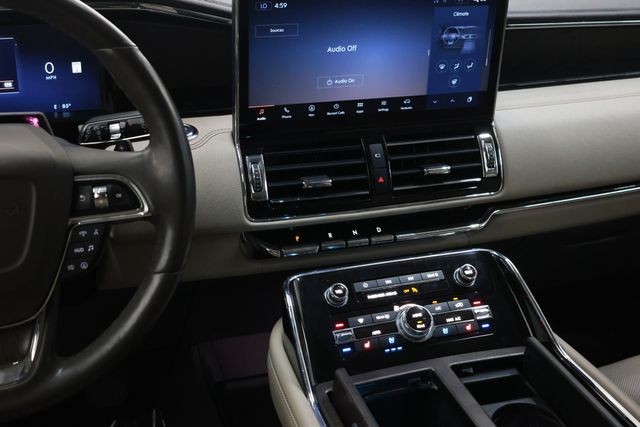 Lincoln Navigator Vehicle Image 36