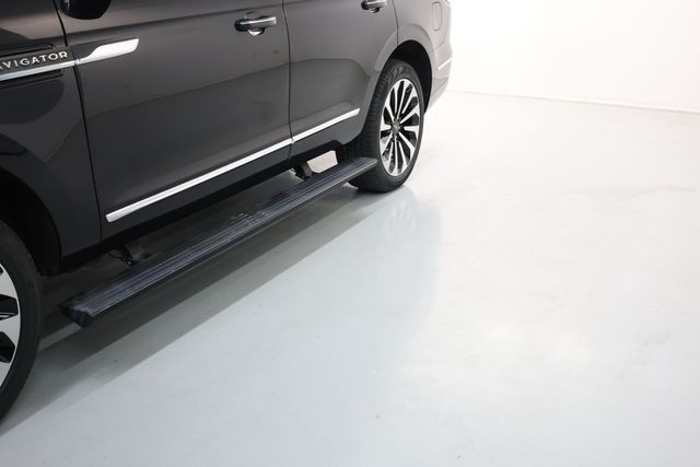 Lincoln Navigator Vehicle Image 46