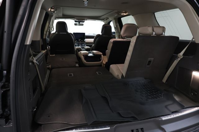 Lincoln Navigator Vehicle Image 48