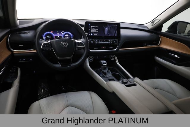 Toyota Grand Highlander Vehicle Image 10