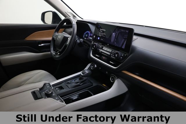 Toyota Grand Highlander Vehicle Image 16