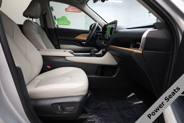 Toyota Grand Highlander Vehicle Image 29
