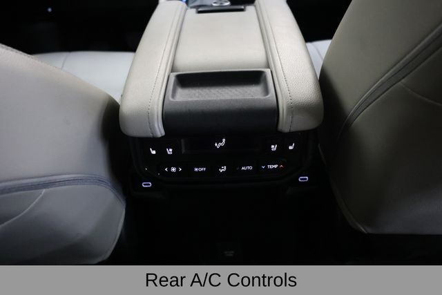 Toyota Grand Highlander Vehicle Image 33
