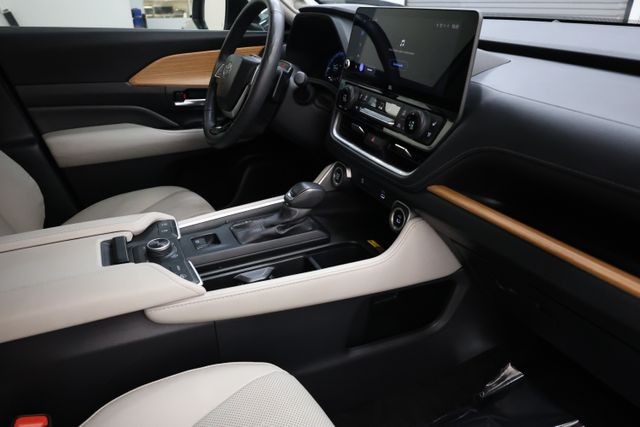 Toyota Grand Highlander Vehicle Image 36
