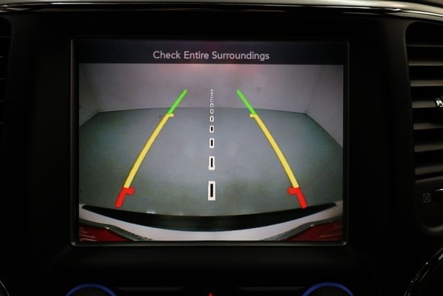 Jeep Grand Cherokee Vehicle Image 15
