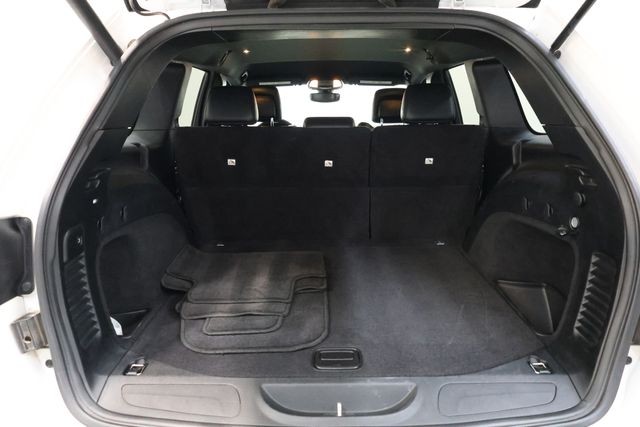 Jeep Grand Cherokee Vehicle Image 29