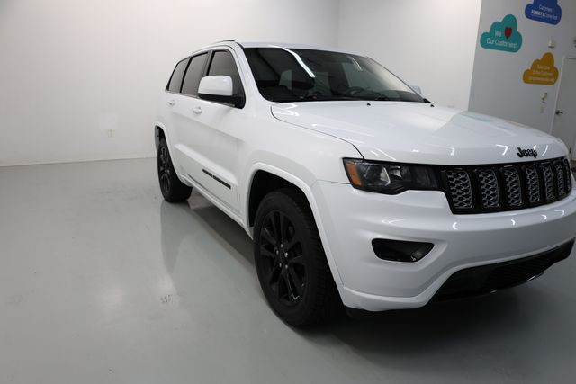 Jeep Grand Cherokee Vehicle Image 32