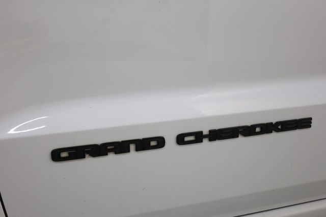 Jeep Grand Cherokee Vehicle Image 46