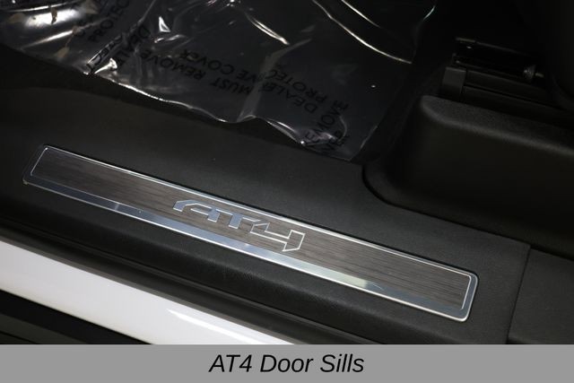 GMC Yukon Vehicle Image 34