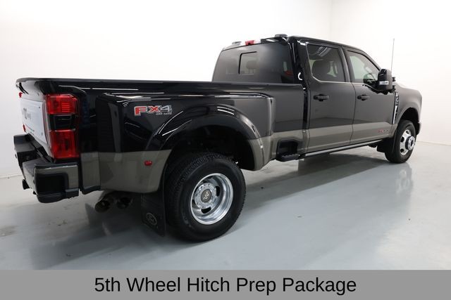 Ford Super Duty F-350 DRW Vehicle Image 12