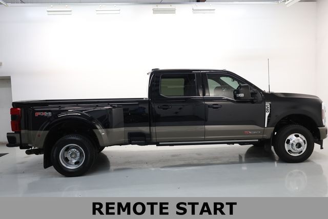 Ford Super Duty F-350 DRW Vehicle Image 31