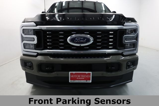 Ford Super Duty F-350 DRW Vehicle Image 33