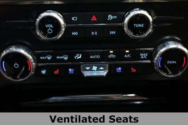 Ford Super Duty F-350 DRW Vehicle Image 41