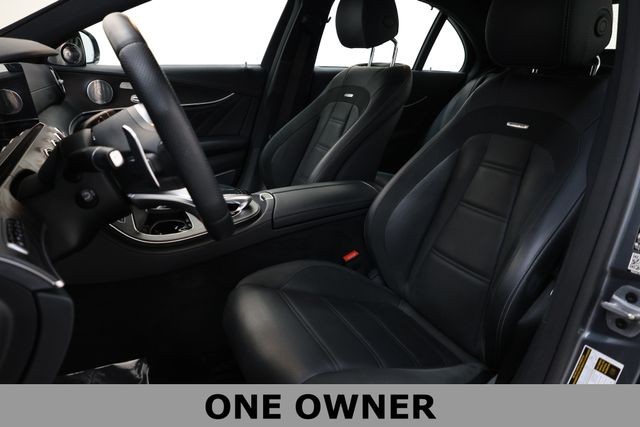 Mercedes-Benz E-Class Vehicle Image 09