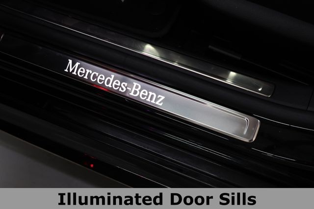 Mercedes-Benz S-Class Vehicle Image 33