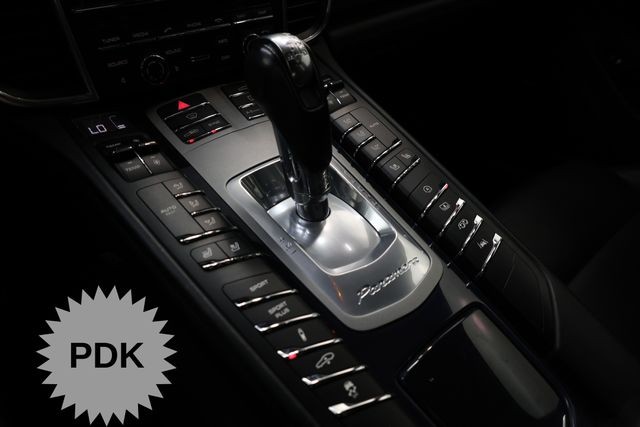 Porsche Panamera Vehicle Image 23