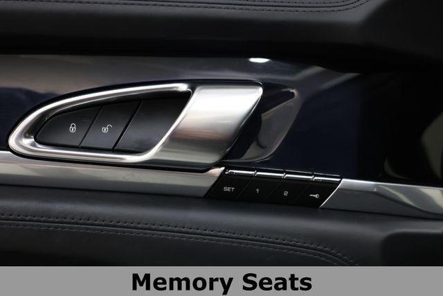 Porsche Panamera Vehicle Image 30