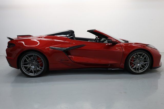 Chevrolet Corvette Vehicle Image 12