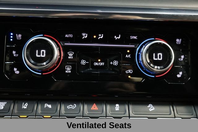 GMC Sierra 3500HD Vehicle Image 35
