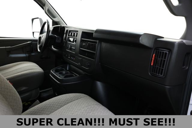 Chevrolet Express Commercial Cutaway Vehicle Full-screen Gallery Image 16