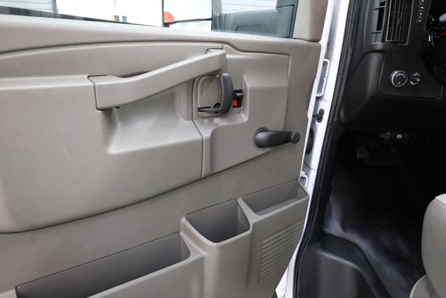 Chevrolet Express Commercial Cutaway Vehicle Full-screen Gallery Image 24