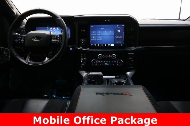 Ford F-150 Vehicle Full-screen Gallery Image 12