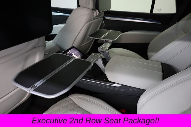 Cadillac Escalade Vehicle Full-screen Gallery Image 07