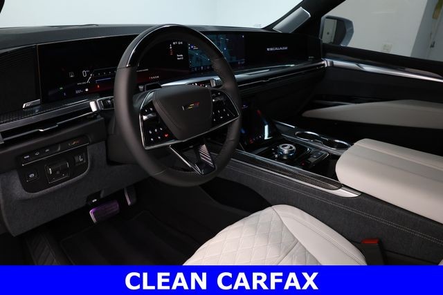 Cadillac Escalade Vehicle Full-screen Gallery Image 11