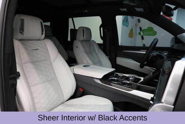 Cadillac Escalade Vehicle Full-screen Gallery Image 18