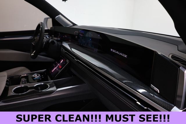 Cadillac Escalade Vehicle Full-screen Gallery Image 21