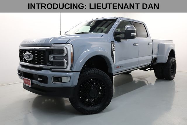 Ford Super Duty F-450 DRW Vehicle Full-screen Gallery Image 02